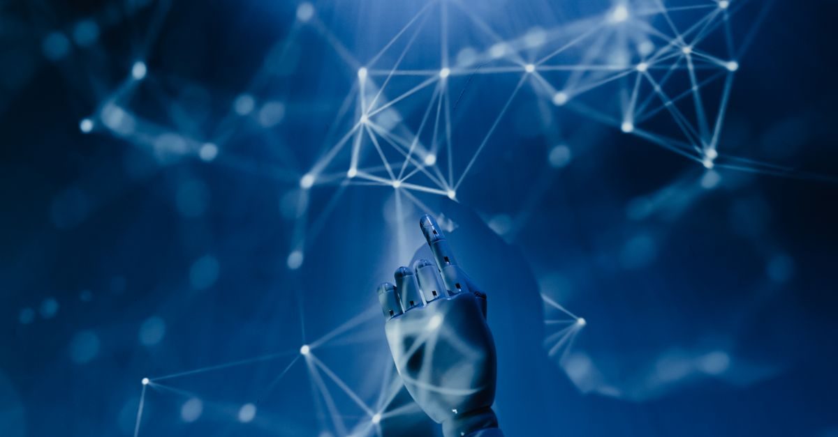 AI Architect: una mano robotica dentro una rete di nodi collegati